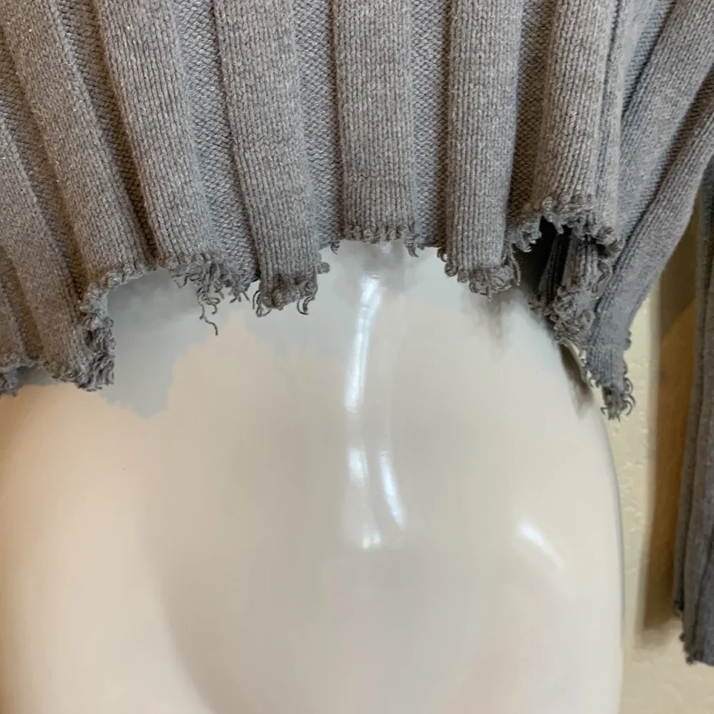 F21 Gray Cropped Sweater - Picture 3 of 6